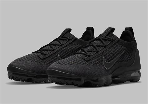 VaporMax 2021 triple black